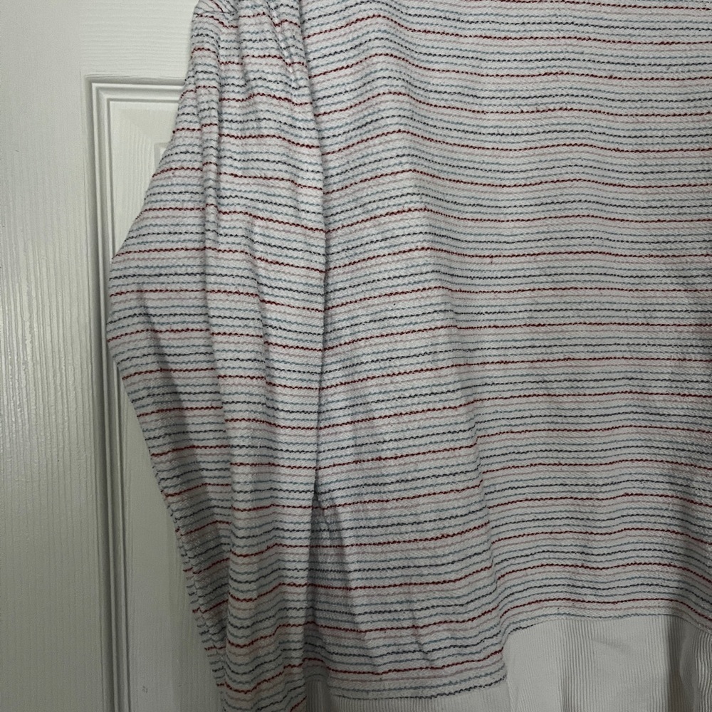 Universal Threads Crew Neck - Picture 2 of 7